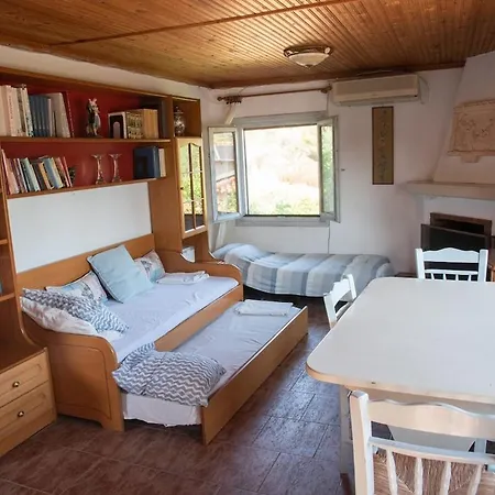 Beachfront House Thalassography Casa vacanze Diaporos